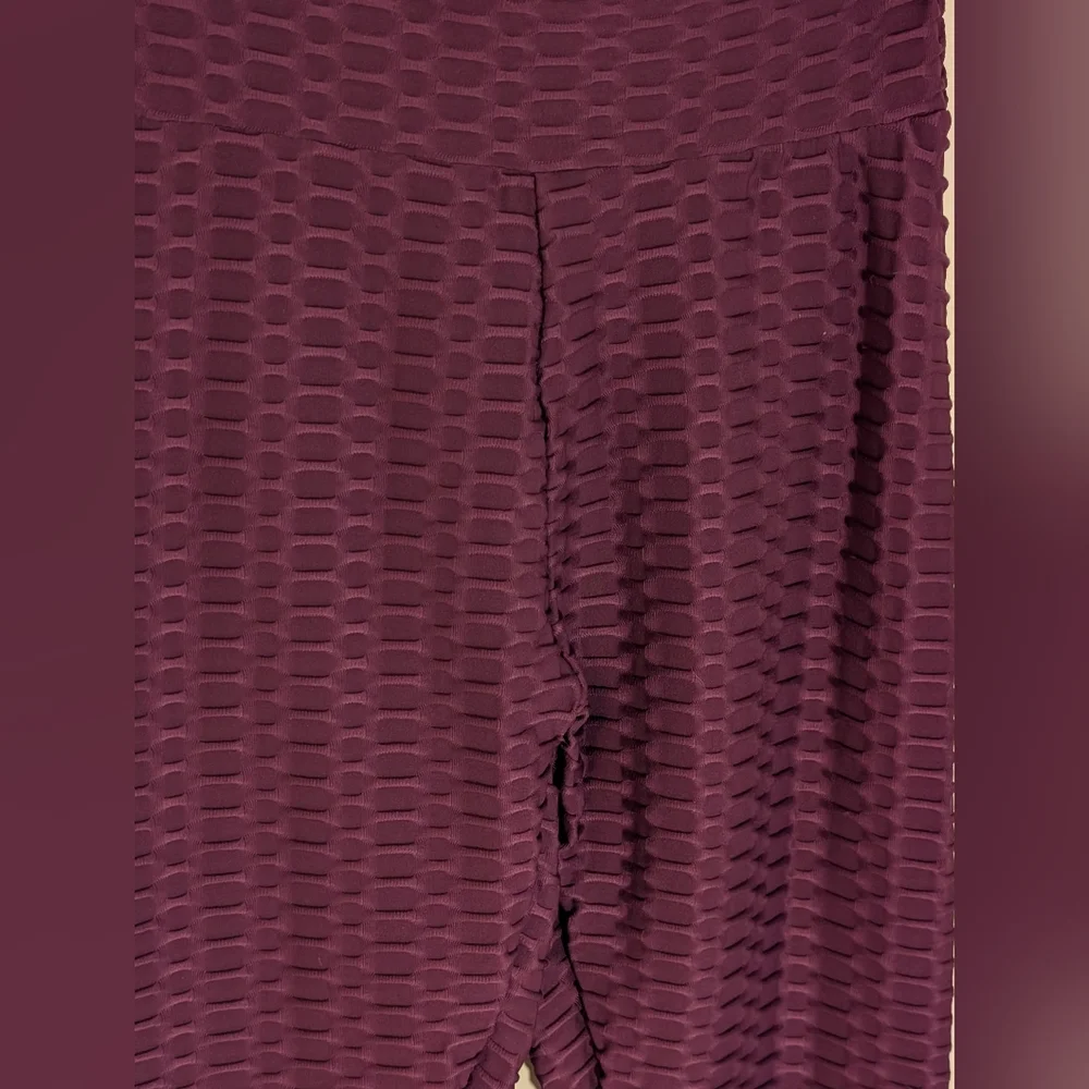 Grape Coloured Scrunch Butt Textured Leggings | Leggings Pro | Size S | NWT - Picture 2 of 9